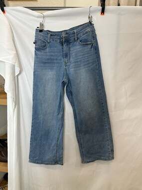 Judy Blue Wide Crop Double Button Jeans Size 9/29